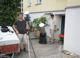 Andreas Doll (li.) und Reinhold Kutter beim Beobachten der partiellen Phase
