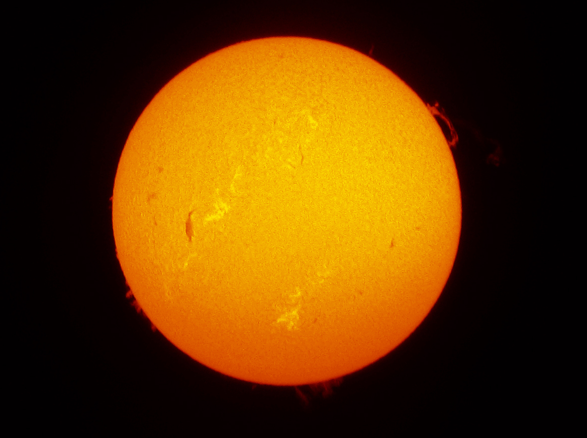 Sonne mit Protuberanzen